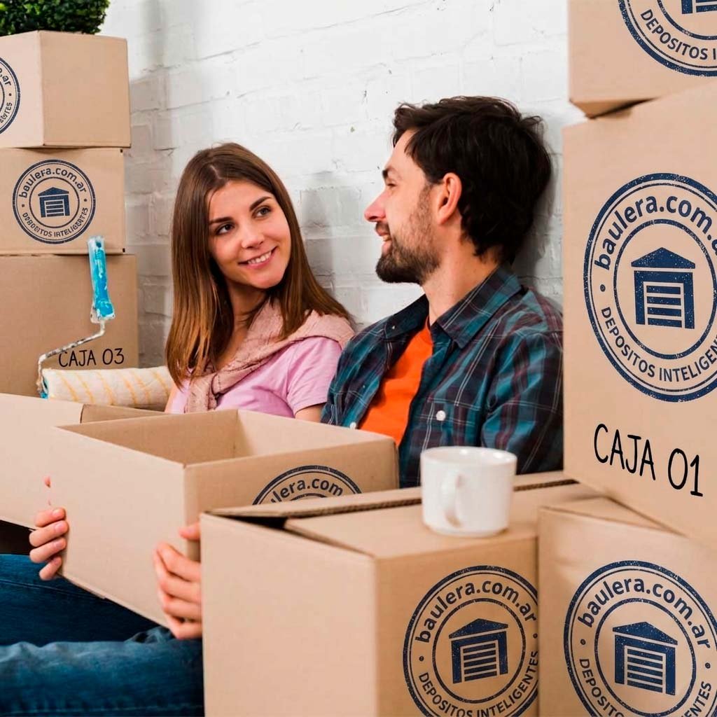 chicos embalando con caja de baulera.com.ar